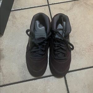 Jordan 5 burgundy size 2.5 y